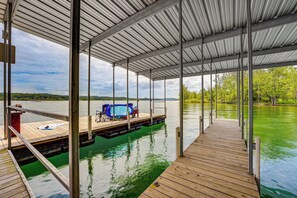 Table Rock Resorts at Indian Point | Community Amenities | Marina | Pools