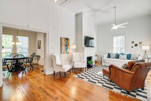 Living Room | Smart TV | Board Games & Books | Free WiFi