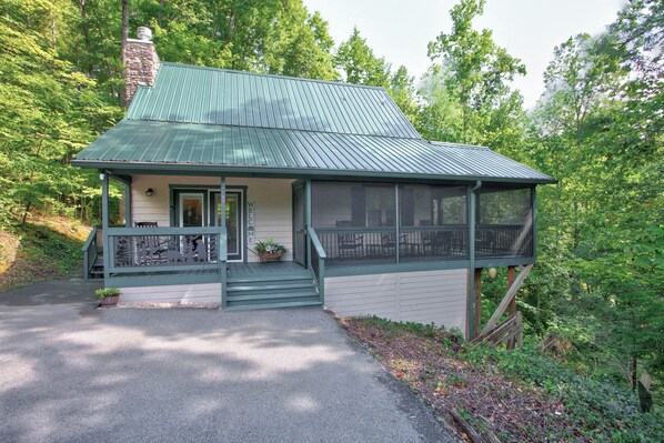 Rockin View Cabin - located at the end of a cul-de-sac.