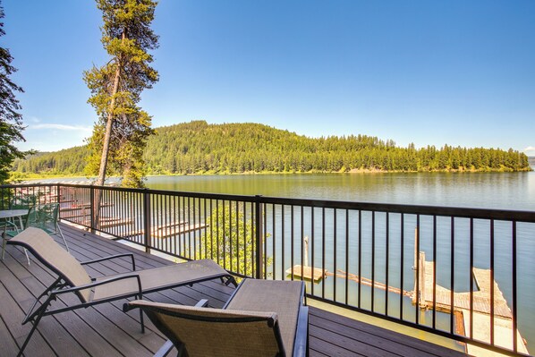 Worley Vacation Rental | 3BR | 3BA | 1,950 Sq Ft | Stairs Required