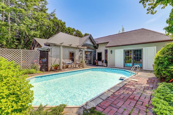 Worcester Vacation Rental | 2BR | 2BA | 1,200 Sq Ft | 1 Step Required