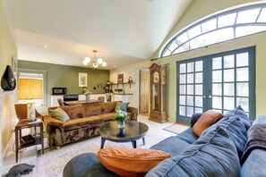 Living Room | Free WiFi