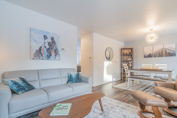Living/Dining Areas