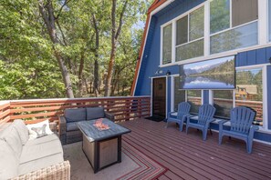 How about this vibe? Fire-pit, movie under the stars? I say YES!