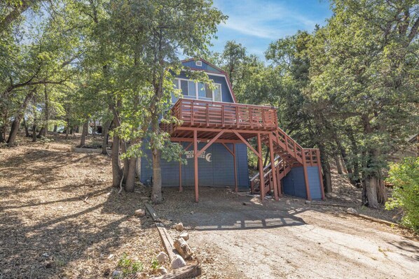 Your stunning Gambrel Cabin awaits!