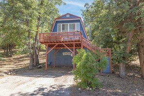 Your stunning Gambrel Cabin awaits!