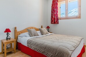 The master bedroom may feature a variety of bedding options - please specify any preferences with our team upon booking.