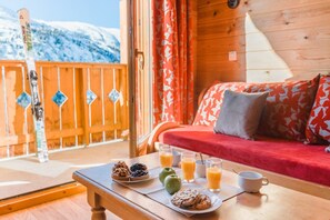 Sit back and relax in our cozy duplex chalet for 6! (PLEASE NOTE that views vary).