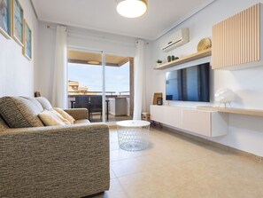 Eigentum, Gebäude, Möbel, Cabinetry, Komfort, Couch, Interior Design, Holz, Wohnzimmer, Fussboden