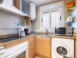 Cabinetry, Spüle, Wäschekammer, Eigentum, Sinken, Countertop, Möbel, Zapfhahn, Küche, Haushaltsgerät