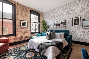 Relax in the living area with a smart TV, stylish seating, and a queen-sized sleeper sofa for extra guests. Perfect for families or group stays in New Orleans, this inviting space is ideal for movie nights or recharging after a day in the city.