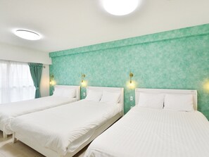 ・[106/Bedroom] Refreshing green walls and curtains