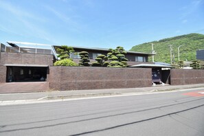 Exterior (view of Yashima)