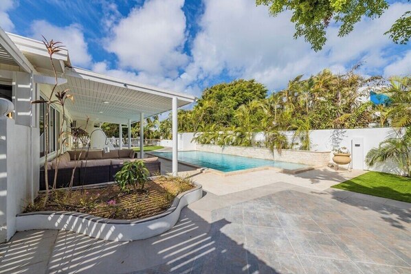 New 5 Bedroom Private Pool near superfood (19728)