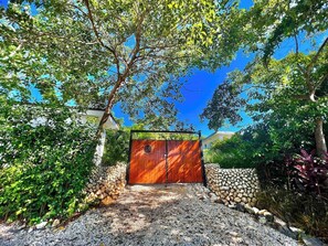3 Villas in Lush Jungle near Beach -7 Bd, 7.5 Ba (1936)