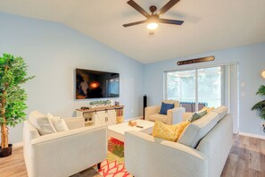 Living Area | Smart TV | Board Games | Twin Rollaway Bed | Crib