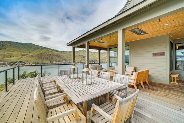 Chelan Vacation Rental | 4BR | 4.5BA | Stairs Required | 3,090 Sq Ft