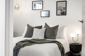 Get a great night sleep in the spacious bedroom that has a comfy queen sized mattress