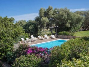 Smeralda-Villa mit Pool und Meerblick - Nr. 119B