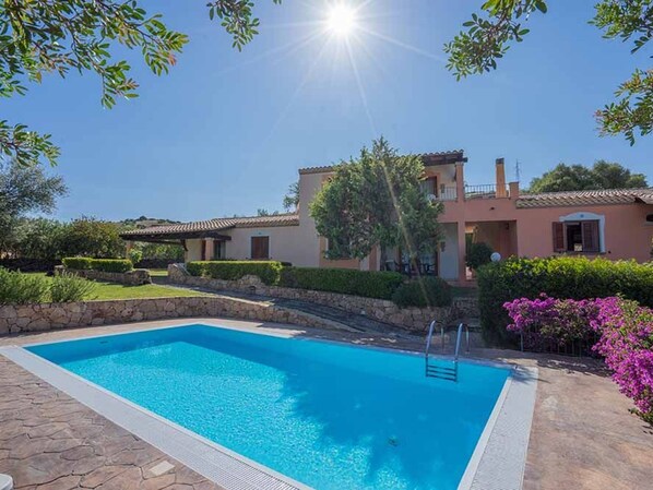 Smeralda-Villa mit Pool und Meerblick - Nr. 119B