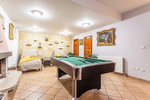 Billiard pool