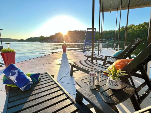 Sip on your favorite cocktail and enjoy the breathtaking sunsets from these lounge chairs, perfectly positioned to overlook the main channel. Now that's a vacation.