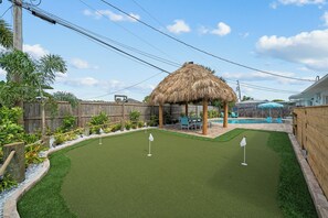 Putting green and dream pool!