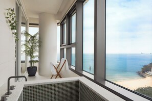 Private spa tub