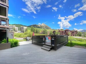 Common Area Hot Tub with View of Mountain - Common Area Hot Tub with View of Mountain