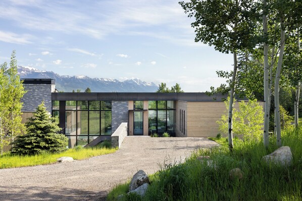 Front Exterior - Eagle's Vantage - Wilson, Wyoming - Luxury Villa Rental