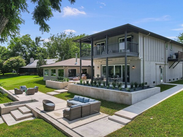 Modern, Contemporary Lake House on Lake Marble Falls
