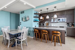 Kitchen & DIning Area