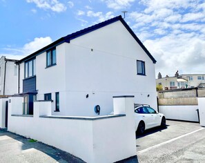 Shell Cottage - Parking for 2 cars with EV Charger