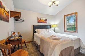 Bedroom 1 with Queen Size bed