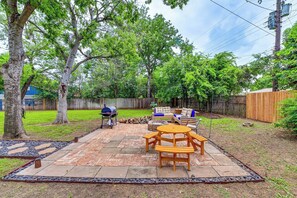 Fenced Backyard | Fire Pit | Charcoal Grill | Smoker | Picnic Table