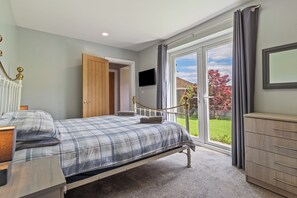 Lovely Bungalow, Near Beach and Village