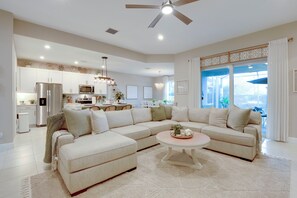 Living Room | Smart TV | Free WiFi | Central Heating & A/C