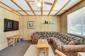 Living Room | Smart TV
