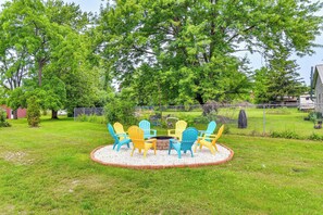 Shared Fire Pit w/ Adirondack Chairs