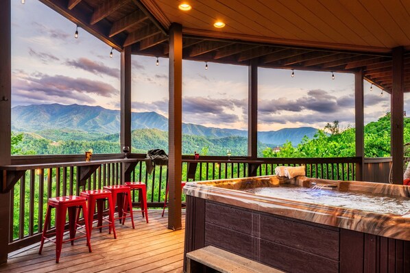 Outdoor spa tub