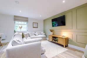 Living Room / Lounge