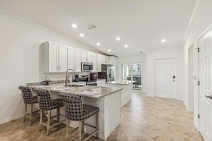 Entryway onto the kitchen
