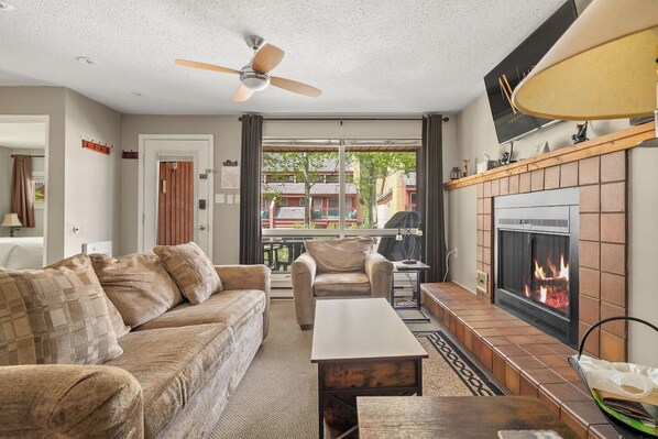 Living room with a 46" Smart TV with cable, two pull-out sofa beds (1 queen & 1 single) & decorative fireplace (glow logs only, please!)