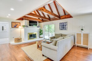 Living Room | Smart TV | Fireplace | Main Level