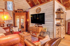 Living Room | Smart TV | Central A/C