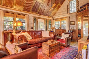 Living Room | Queen Murphy Bed