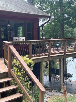 upper porch/ bbq area