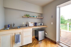 Well-Equipped Kitchenette | Cooking Basics