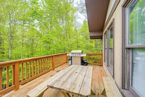 Furnished Deck | Gas Grill