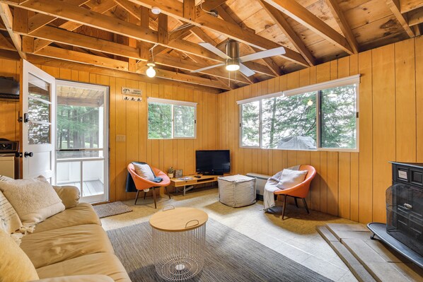 Sidney Vacation Rental | 2BR | 1BA | 900 Sq Ft | Steps Required